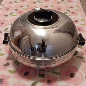 West Bend "BUNS"  serving oven. A Novelty  bun warm for guests/ family.